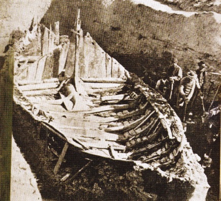 Corabie Vikinga, descoperita in urma sapaturilor arheologice in Norvegia in anul 1880