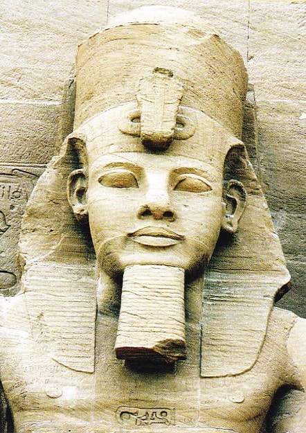 Statuia faronului Ramses al II-lea