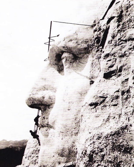 Construirea monumentului Mount Rushmore. Anul 1932.