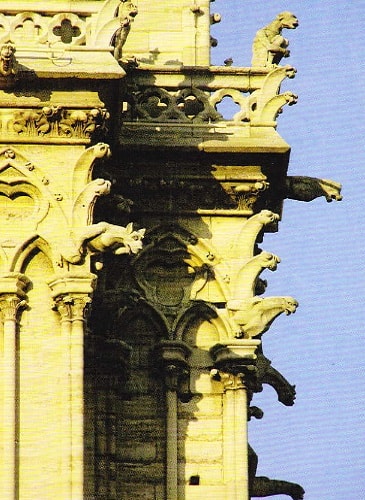 Himerele de pe fatada catedralei Notre-dame din Paris