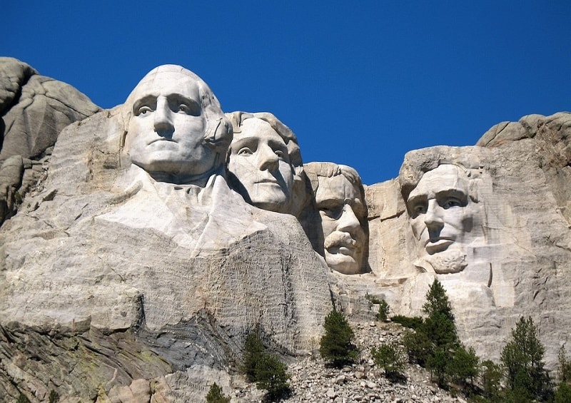 Memorialul Naţional Mount Rushmore. De la stânga la dreapta: George Washington, Thomas Jefferson, Theodore Roosevelt, Abraham Lincoln